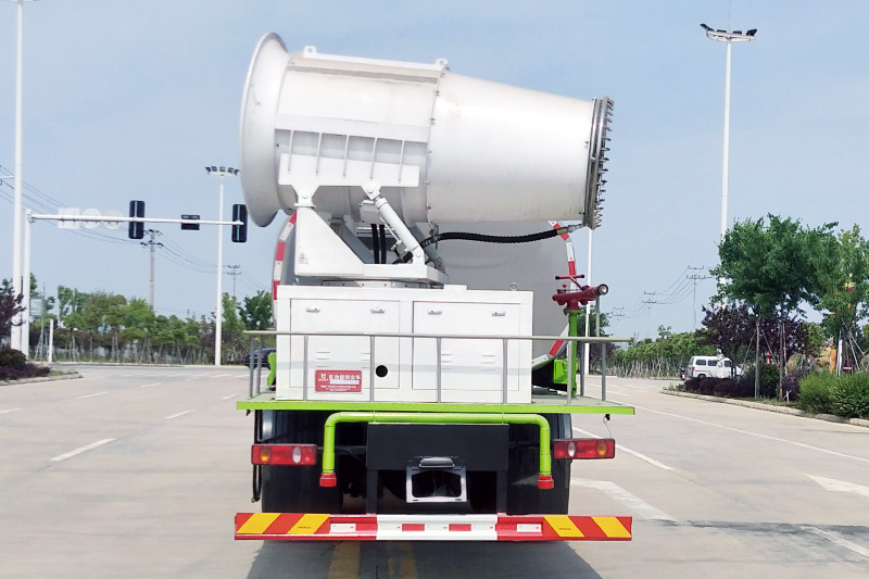东风专底后双桥抑尘车（圆罐） 17方(雾炮60~100米)